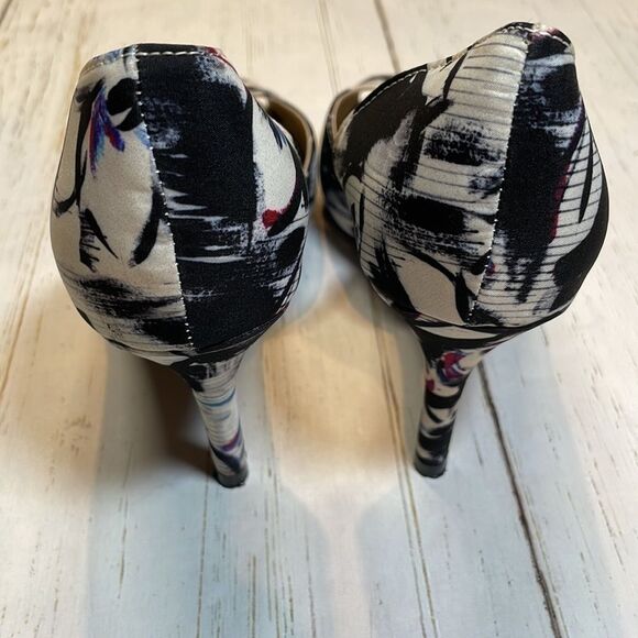 Unisa woman’s black/gray/cream fabric open toe heels. Size 6.5. Unjubilee3 - Picture 3 of 11